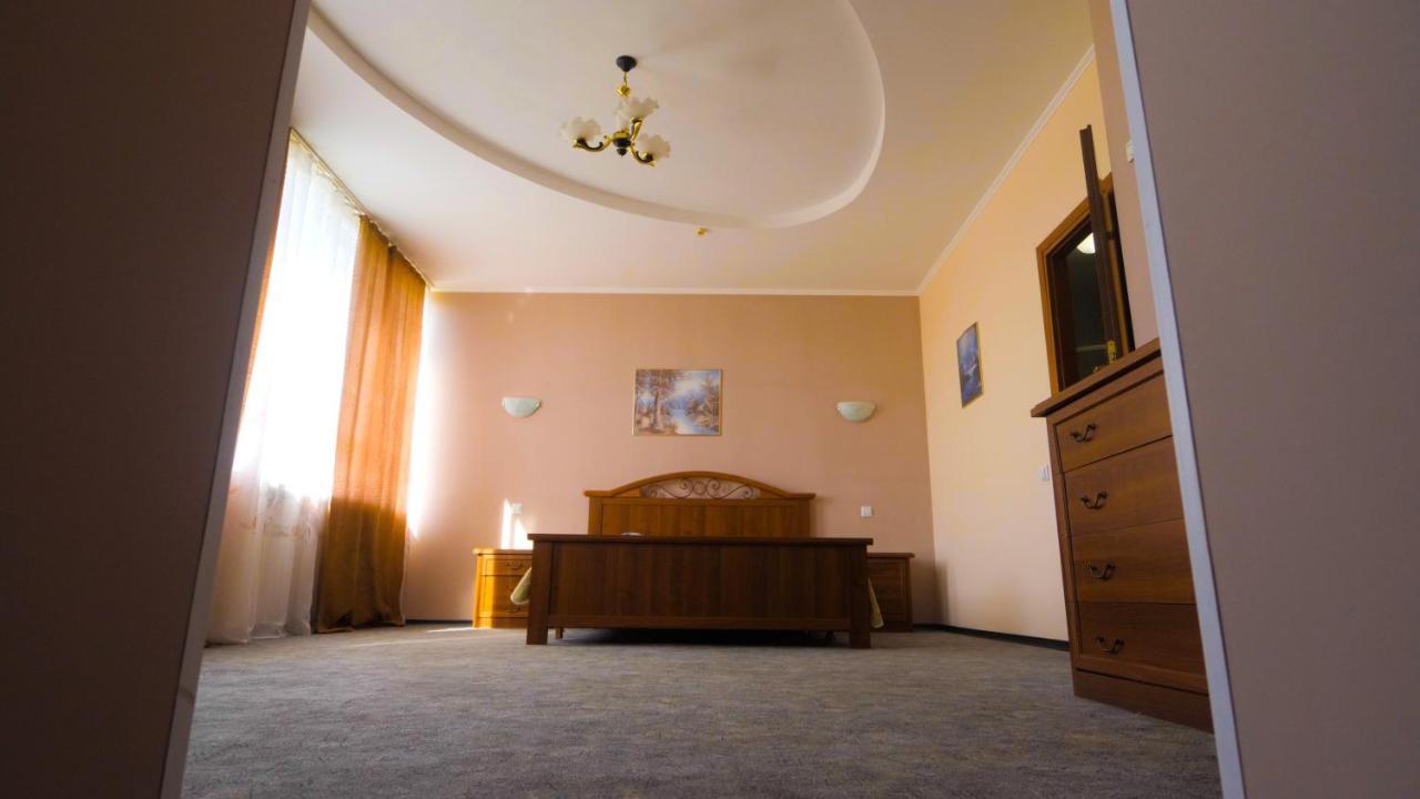 Pectoral On Khortytsia Hotel Zaporizhia Esterno foto